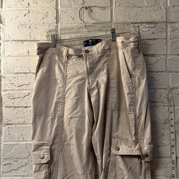 Hollister Mid-Rise Relaxed Boot Cargo Pants (12L / W31L) - Picture 2 of 9